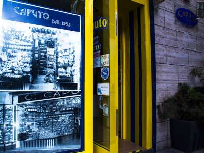 Ad accoglierci � una foto della vecchia sede, aperta dal 1953 al 1996 in via Carulli 66, nei pressi di piazza Balenzano